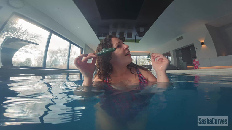 Sasha Curves: Underwater Expedition Goes Wrong