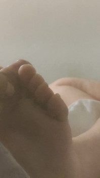 เพื่อนยอมให้กูเย็ดเท้าเธอขณะกำลังเล่นเกม