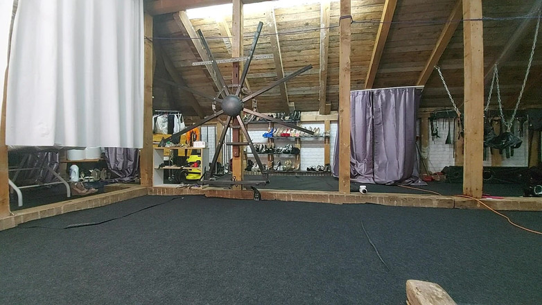 Anna Bambi: Bayan Anna kocasının sikiyor ve onu aldatıyor