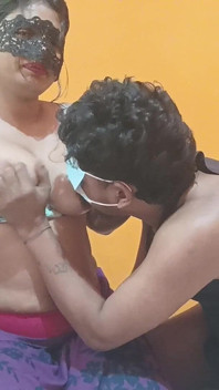 Prietena mea sexy face sex în pensiunea Queen4desi