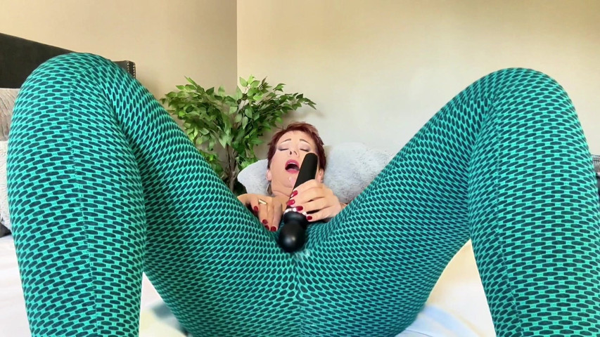 Stuffing Leggings up My MILF Pussy (RubyLynne) Stuffing Leggings up My MILF Pussy (RubyLynne)