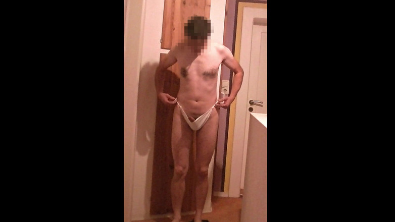 Mark Hannes: Cewek sange ini lagi asik masturbasi sambil bugil di ranjang