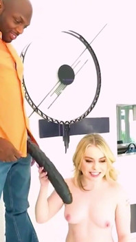 Exxxtra - Haley Spades yang kecil 4'8'' mengambil besar 20 inci