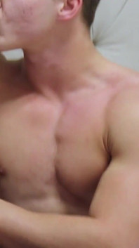 Muscle Teen Kyle Dean Fucks Bodybuilder Sean Costin