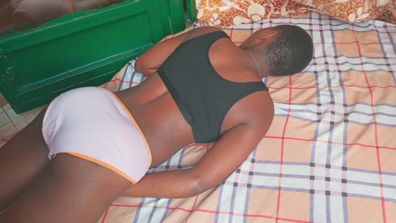 Loversinbed: Este aniversário ugandense me deixa transar com ela como um...
