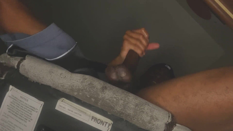 Boy Wonder: 新しいペニスリングを使い、インセルのように身をよじりました