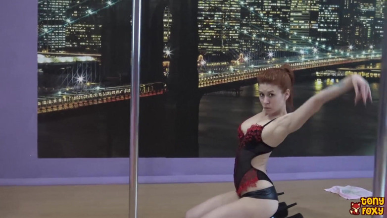 Tony Foxy: Pole dance practice