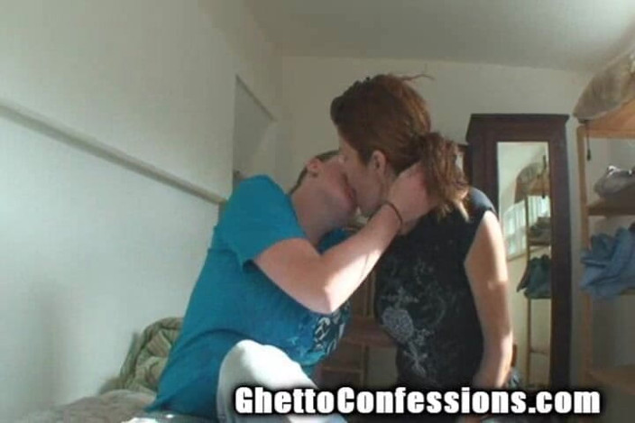 Ghetto Confessions: 2 厄介な娼婦スワップペニスフェラチオ赤毛そばかす巨乳Nスカンクスキニービッチフェラ勃起ツバメ!