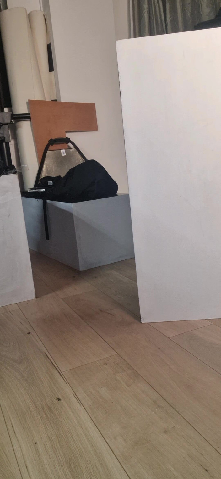 Lillia Cena: Futând cu degetul curul în timp ce fumează