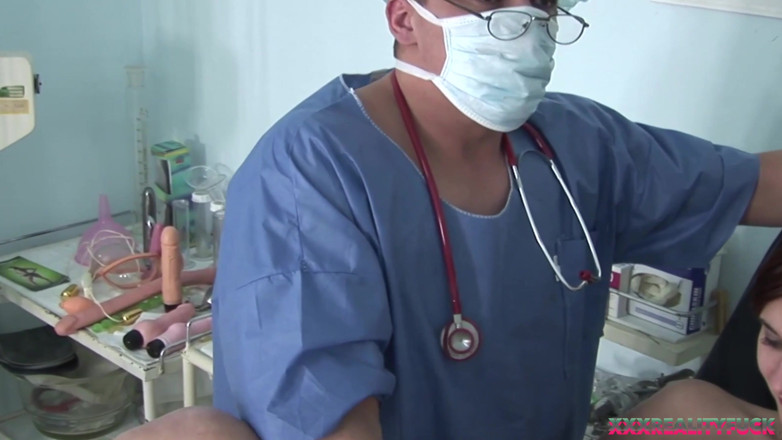Czech Pornzone: Gynekologické vyšetření u doktora čůráka část 3