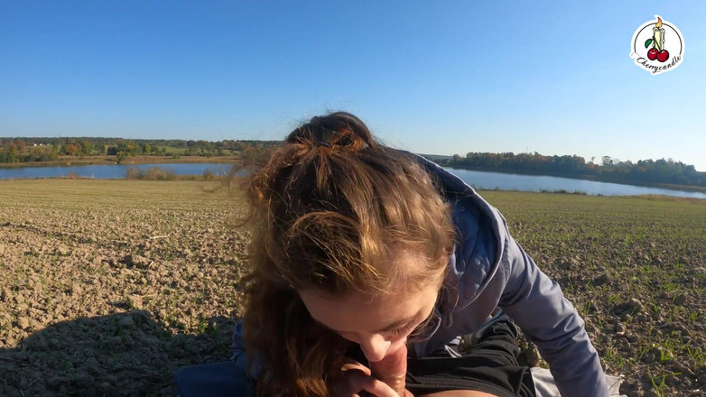 Cherrycandle: Nedbalý kouření u jezera