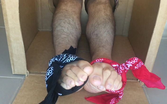 Manly foot: 男性の足フェチアドベントカレンダーあなたの友人氏男らしい足9日目