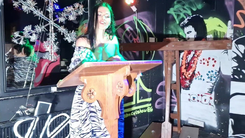 Nicky Brill: 写真撮影モデルのポーズ