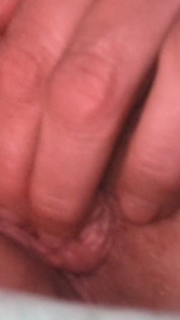 MiLF GILF si sgrilletta il culo da sola