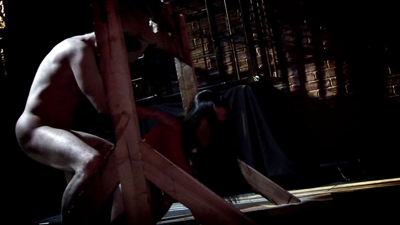 Best Butts: Milf tettona in pelle e calze a rete seduce l'uomo...