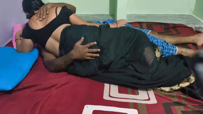 Sexy sindu: Hermosa chica casada del pueblo follando duro en sari