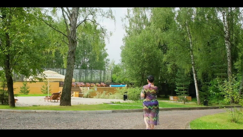 KarmenMilf: 수영장에서 혼자