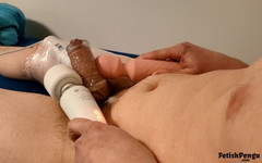 FetishPengu: Orgasmus se 3 vibrátory a spitplay