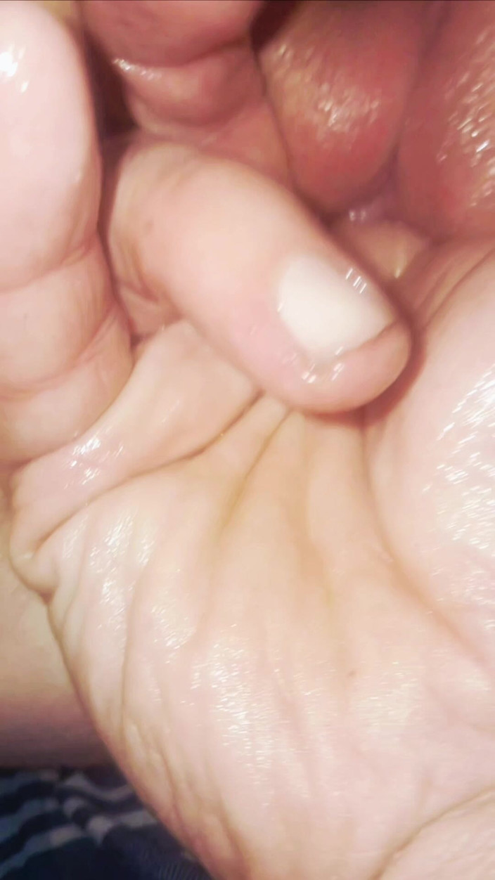 MAGLIGHTGIRL69: Finger Fuck Me!