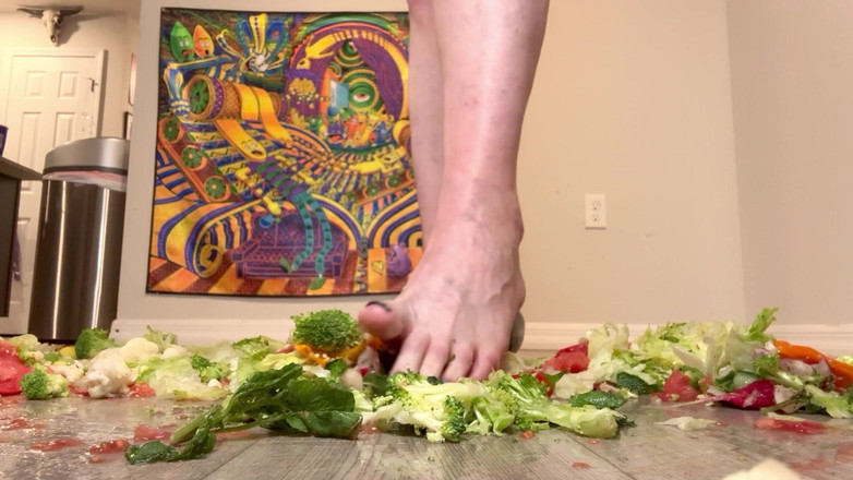 Peppermint Giantess: Boyut 16 sebzelerle ayak ezme