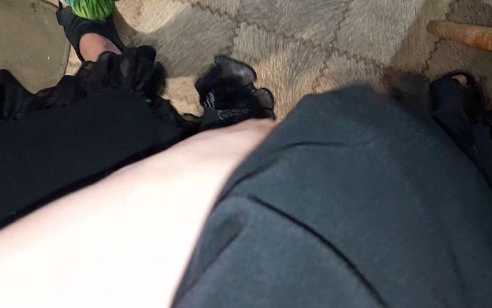 Lesbian-candys: Je me masturbe devant le sexe de mes copines lesbiennes