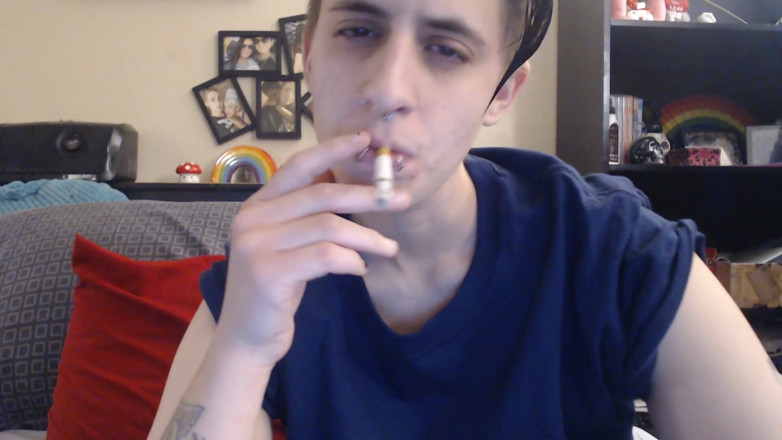 Abby Anna: Dyke ti soffia fumo in faccia