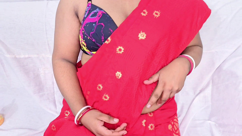 sweetpriya01: Le di a mi cuñada un regalo y la follé.