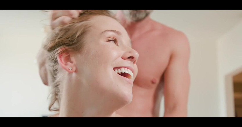 Old & Young: Yaşlı ve genç çift derin anal seks yapıyor