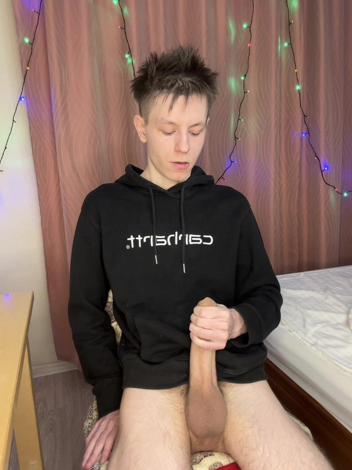 Morflot24: Twink prostaty mrowie podczas intensywnej pompy ręcznej solo