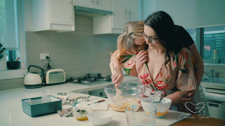 CharlieForde: Bake Me a Cake com Charlie Forde, Chasey Devil