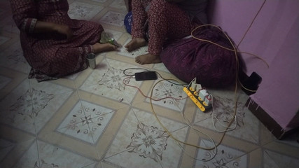 Tamil lesbian: 泰米尔德西在家里说话