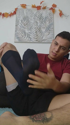 Tomas Styl: Латиноамериканка одягає нейлонові панчохи, щоб можна було збудитися