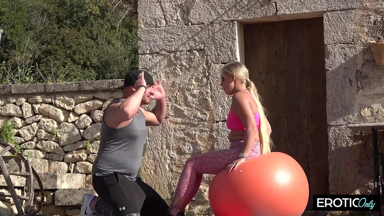 MILFFreaksX: Vater Und Sohn Teilen Sich Seine Stiefschwester