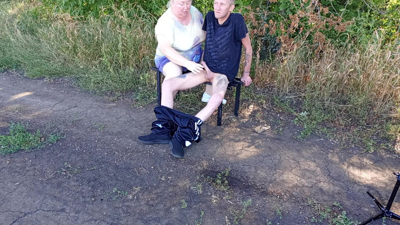 Zona901: Styvmamma suger min kuk i en park på en bänk...