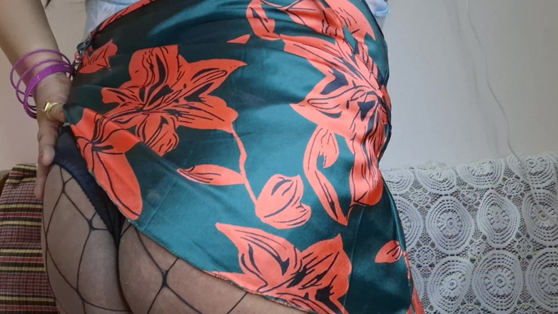 Indiansissychubby: Jada Fire jest squirtwoman tabu mama jest gotowa dołączyć do łóżka...