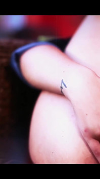 Romantyczny seks z zmysłowym trójkątem analnym i gorącymi lesbijkami MILF