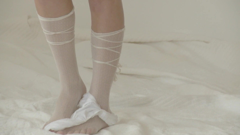 Adult Deluxe: Mooie Angel raakt haar sexy lichaam aan
