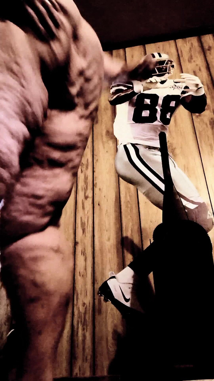 HerculesnVENUS: この裸の売春婦は何をしているのですか?木のスプーンで彼女のおっぱいを漕ぎ、マスターベートしてクソ月に絶頂します