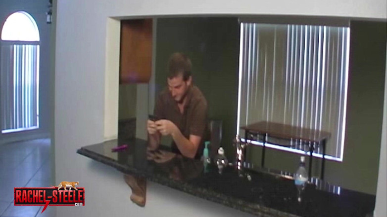 Rachel Steele: Sms leidt tot seks met stiefzoman