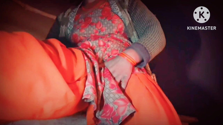 TricolorMusic3: शूट पहनकर वह शूट के ऊपर से हस्तमैथुन कर रही है, इस वजह से कोई भी नग्न होकर हस्तमैथुन नहीं कर पा रहा है।