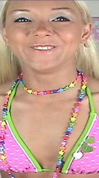 Seksowna blondynka nastolatka Lil Lexy na żywo nago