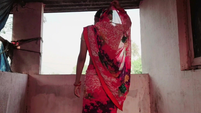 Your kavita bhabhi: La cognata che indossa saree rossa è stata trapanata dal fratellastro