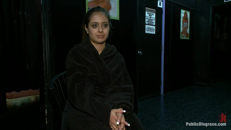 Public Disgrace by Kink: La bella latina con un grosso culo rotondo viene dominata...