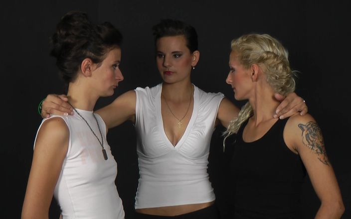 Graias Studio: Pink Bruises on Pale Skin - bahagian 2