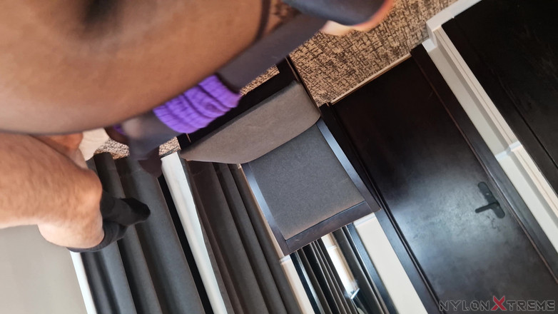 Nylon Xtreme: POV Julia Kate 1° Involucro Ragazza Nylon Pompom