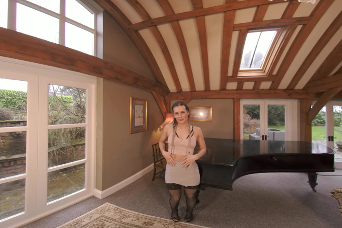 ZexyVR: Louise T - Piano Tutor