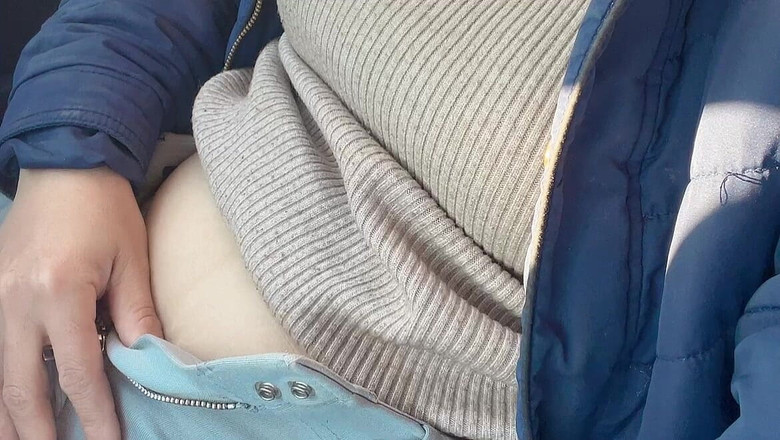 sweethanajapanese: Si Dia Membuka Pepek Berbulu Di Dalam Kereta, Kemudian Pergi...