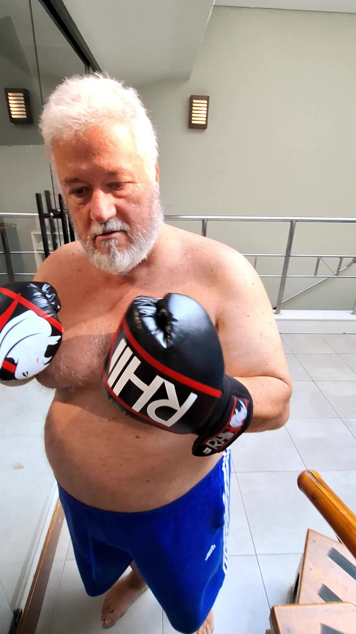 Punchbagplz: POV padrasto chefe boxer sessão de treinamento