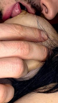 Hard schuddend orgasme van tepelspel - onbeperkt orgasme