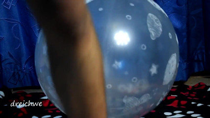 Dreichwe: Il baise un ballon transparent